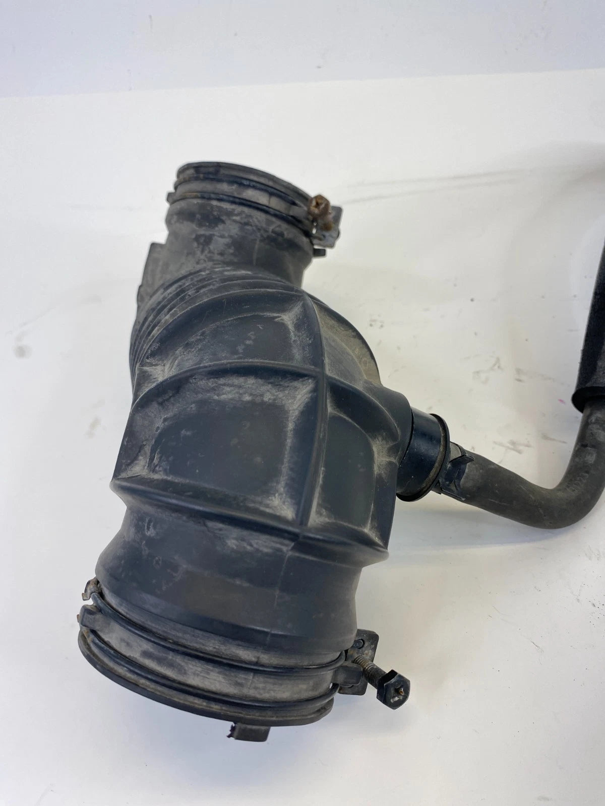 2014-2019 Kia Soul 1.6L Air Intake Hose Tube Duct 28140-B2000 OEM