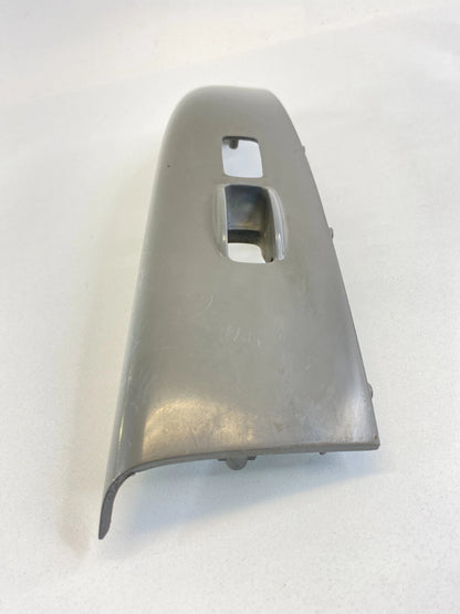 2006-2012 KIA SEDONA FRONT RIGHT SIDE DOOR WINDOW SWITCH BEZEL COVER 201003447