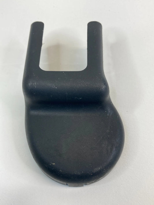 2011-2016 HYUNDAI ELANTRA FRONT RIGHT SIDE INNER TRACK END COVER TRIM CAP OEM
