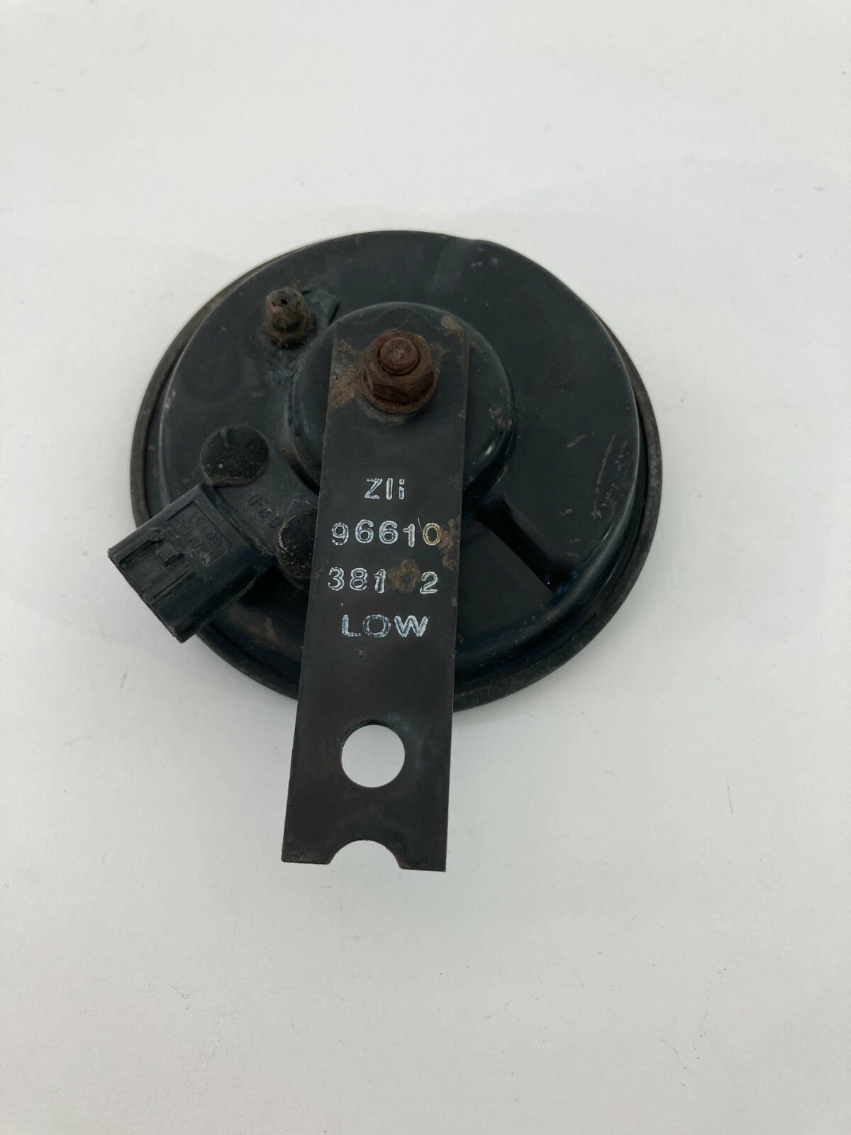 2002-2005 HYUNDAI SONATA BASE 2.4 LOW TONE PITCH HORN SIGNAL 96610-38102 OEM