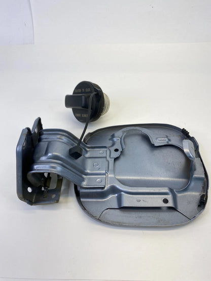 07-11 HONDA CR-V EXTERIOR FUEL DOOR GAS LID COVER WITH FILLER CAP ASSEMBLY OEM