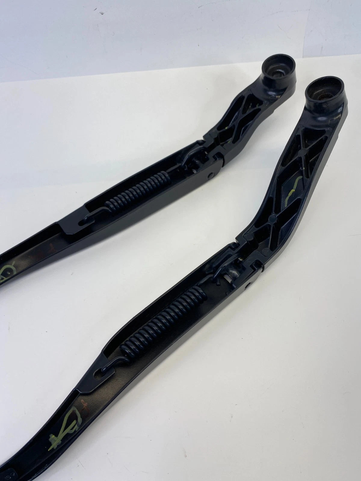 2013-2019 CADILLAC ATS FRONT RIGHT & LEFT WINDSHIELD WIPER ARM PAIR OEM