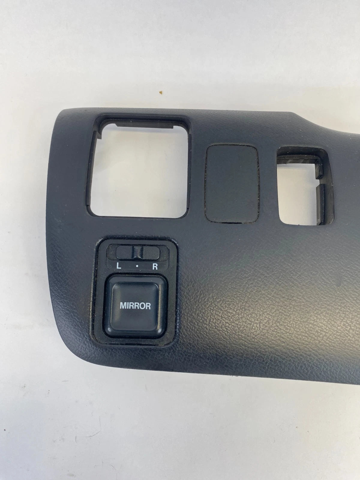 1999-2004 HONDA ODYSSEY SIDE VIEW POWER DOOR MIRROR CONTROL SWITCH W/DASH BEZEL