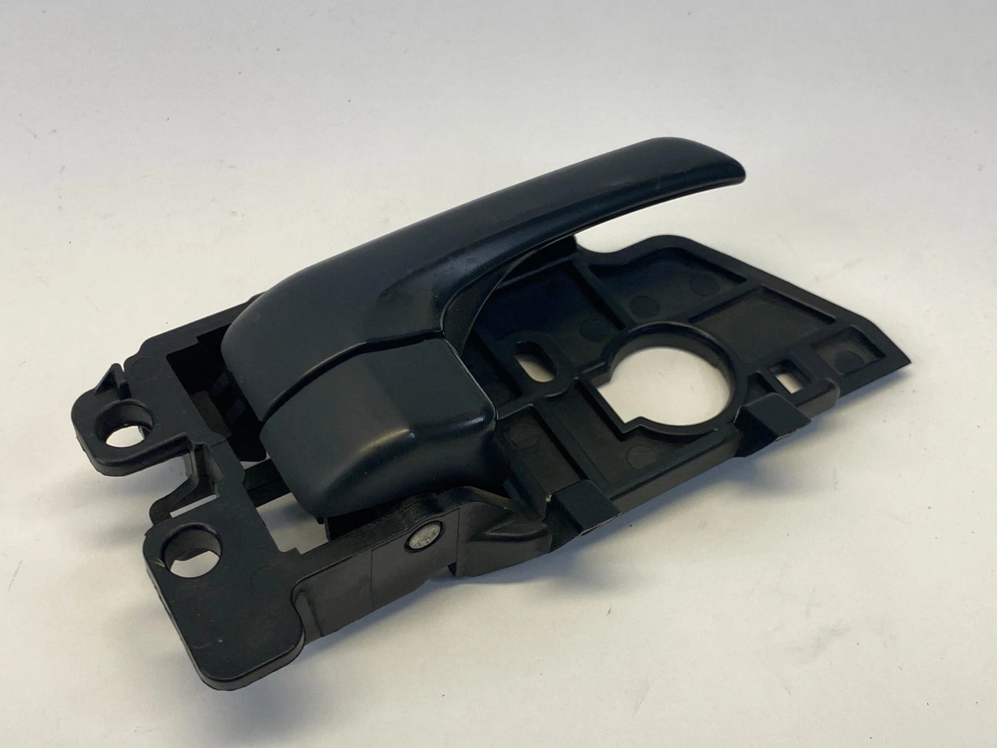 2010-2013 KIA FORTE INTERIOR DOOR HANDLE REAR RIGHT PASSENGER SIDE 82620-1M000
