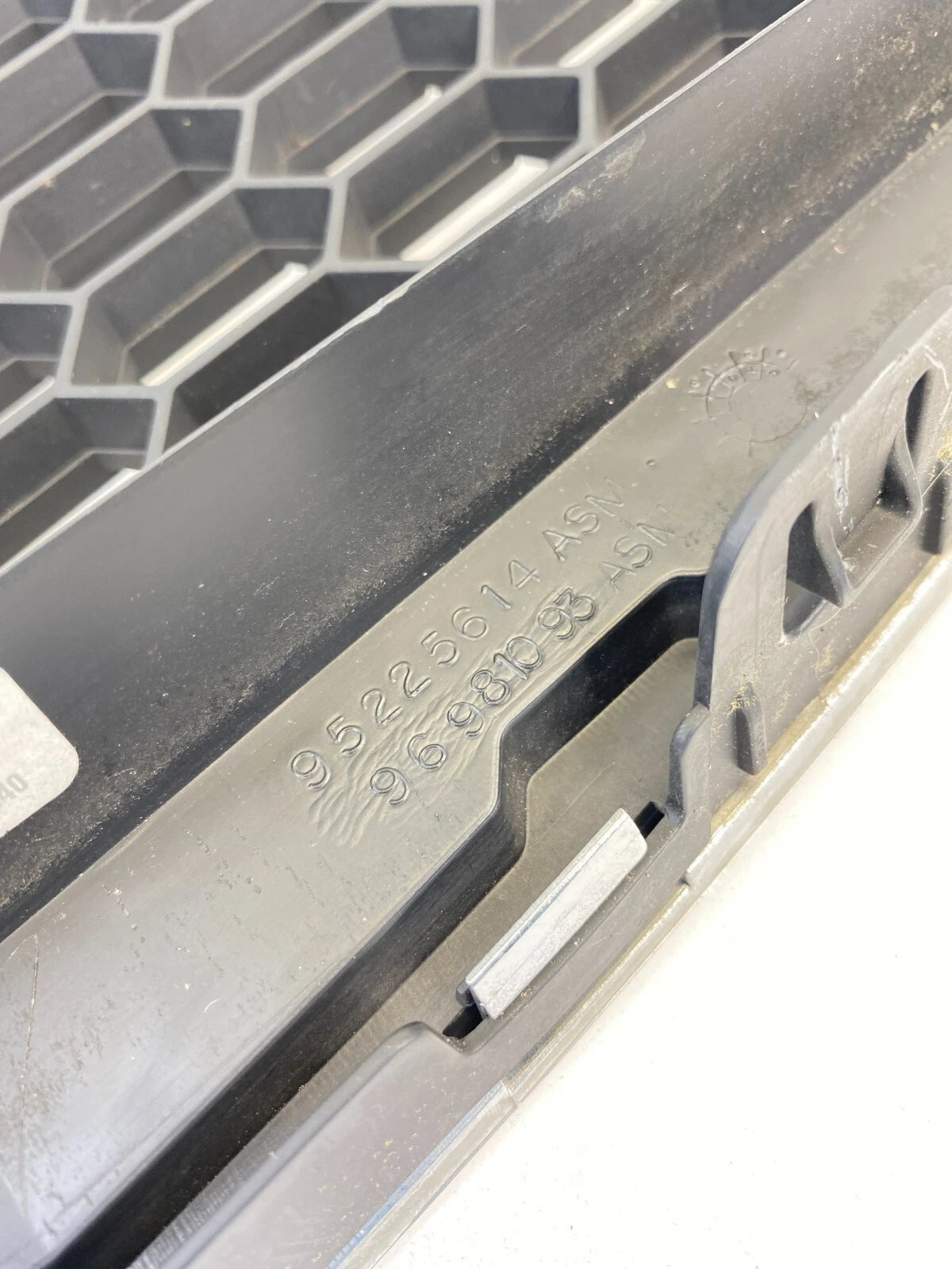 2011-2014 CHEVROLET CRUZE FRONT BUMPER LOWER GRILL GRILLE ASSY 34400-4J300 OEM