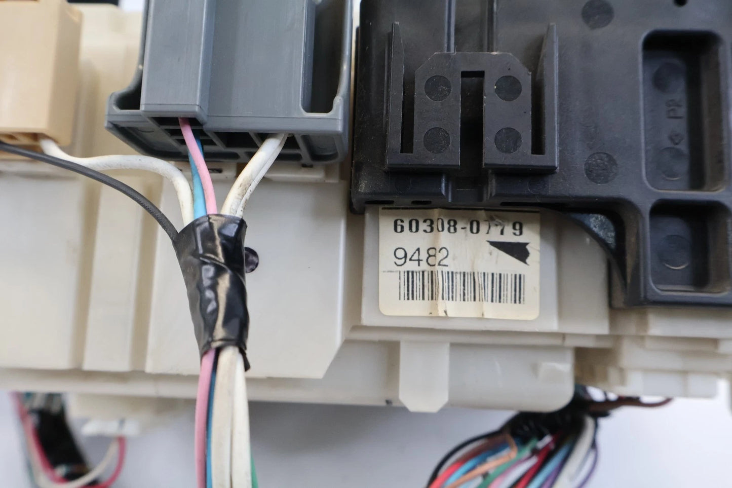 2007-2009 TOYOTA YARIS INTERIOR CABIN FUSE BOX JUNCTION BLOCK OEM 82730-52610