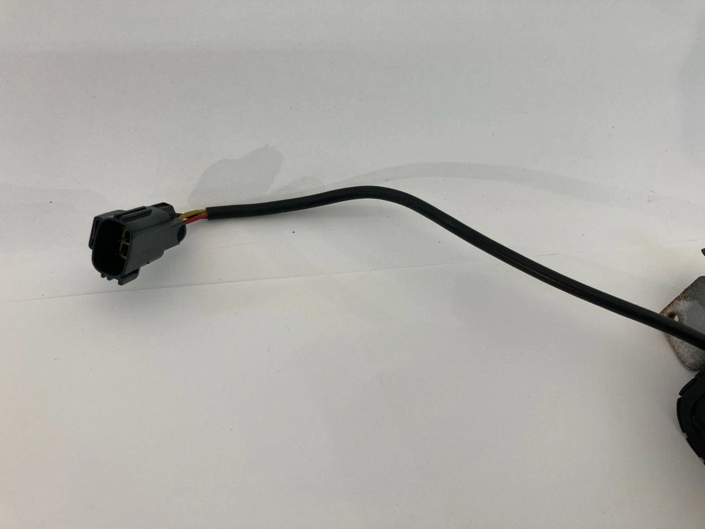 2003 2004 VOLVO XC70 FRONT BUMPER HEAD LIGHT WIPER WASHER MOTOR TRIM GROMMET OEM