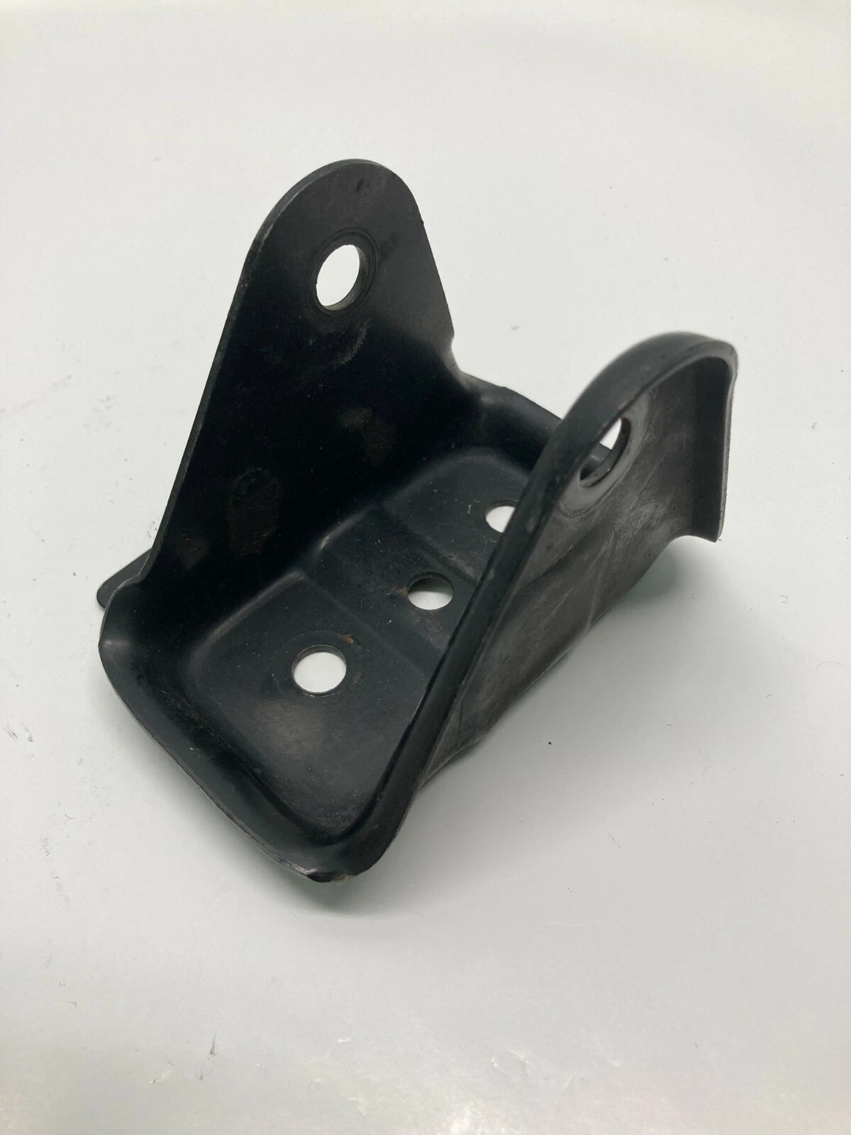 2001 2002 2003 2004 KIA RIO AT AUTO TRANSMISSION BRACKET MOUNT SUPPORT OEM