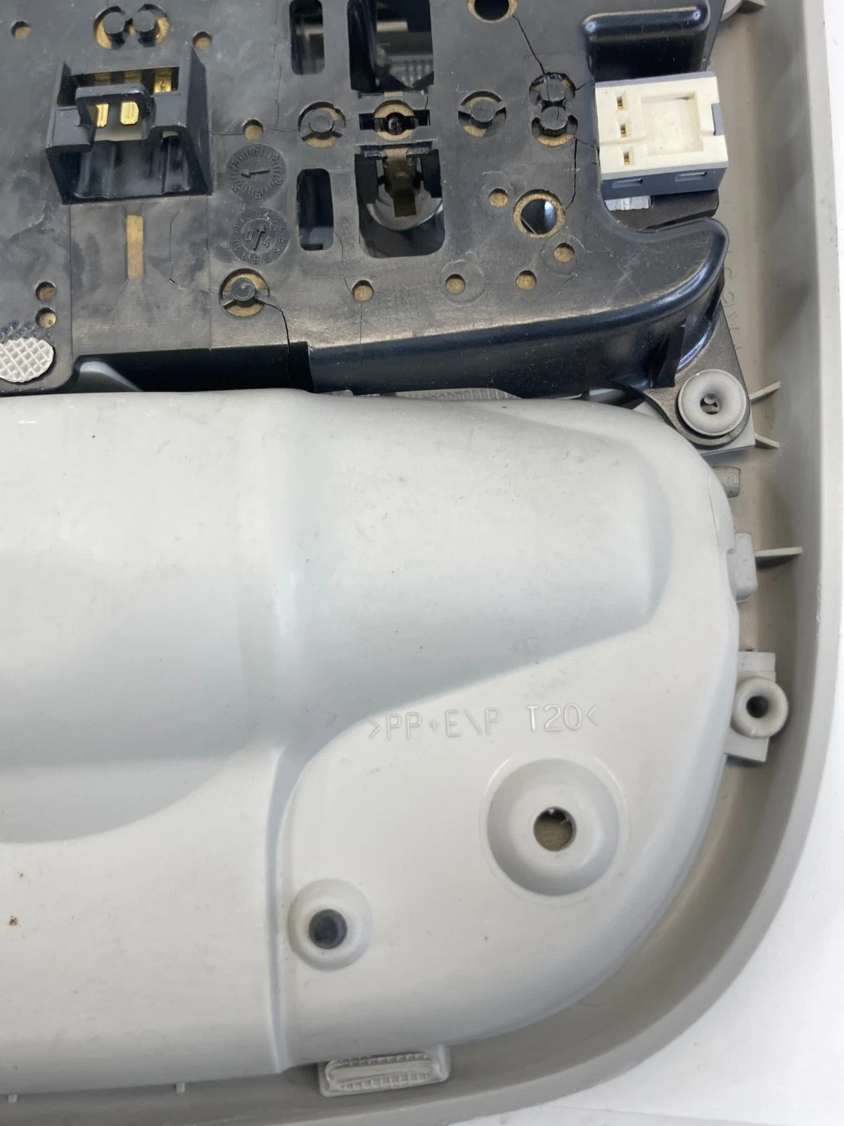04 05 TOYOTA SIENNA OVERHEAD CONSOLE DOME LIGHT POWER SLIDING DOORS SWITCH OEM