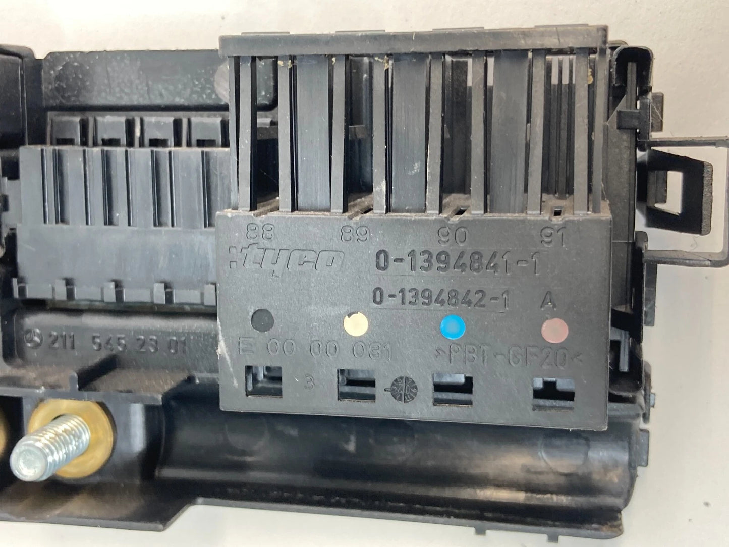 2003 MERCEDES-BENZ E320 REAR BATTERY COMPARTMENT FUSE BOX UNIT 0-1394841-1 OEM