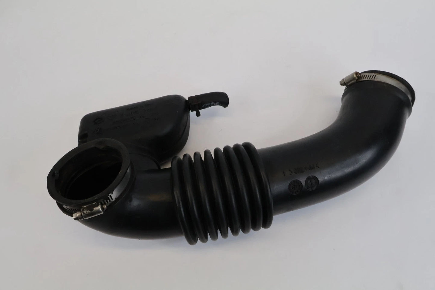 2004-2008 CHEVROLET MALIBU 2.2L AIR CLEANER OUTLET DUCT INTAKE HOSE OEM 22663104
