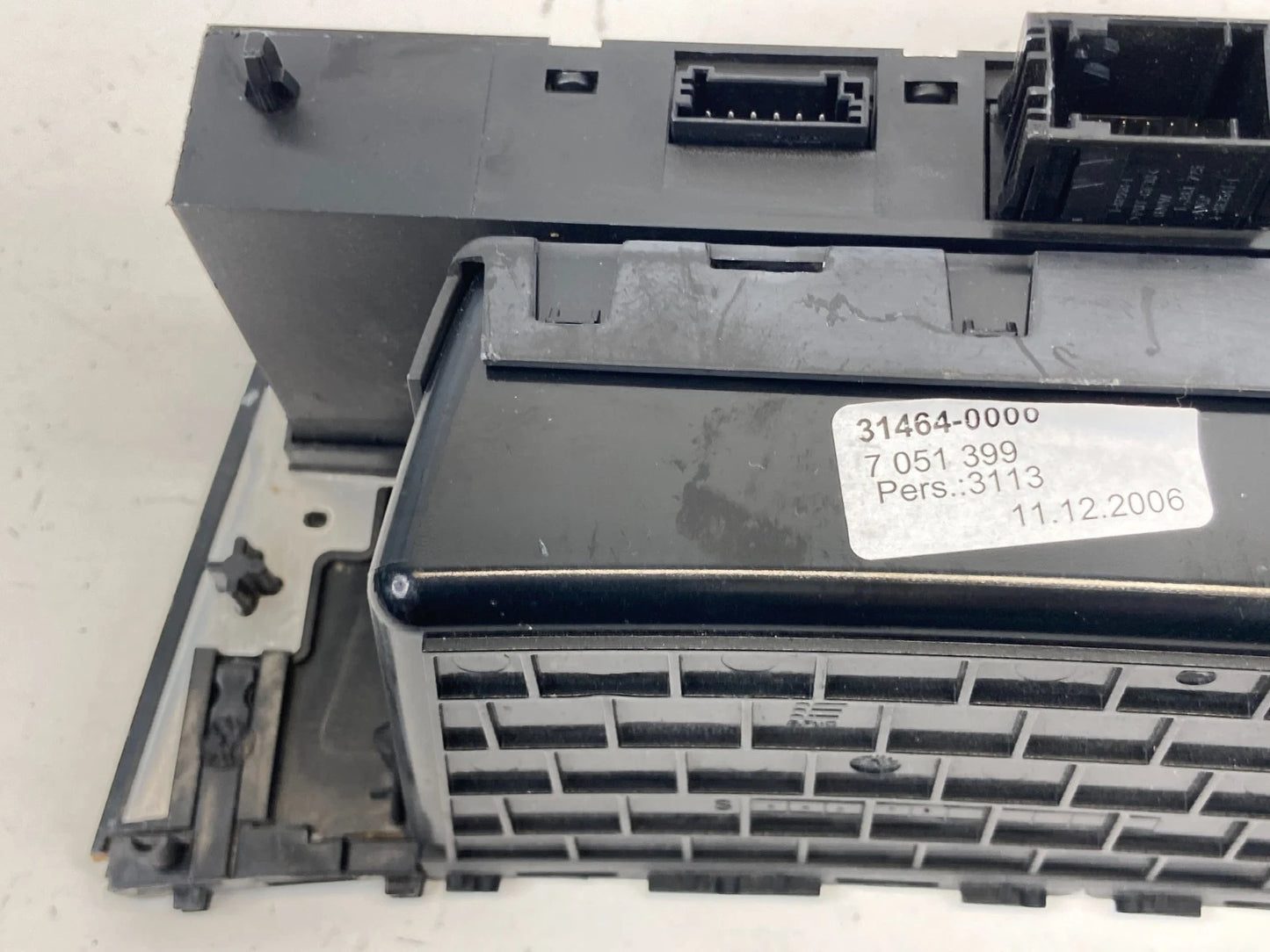 04-07 BMW 525i DASH STORAGE PANEL DTC HEATED SEAT SWITCH BEZEL OEM 31464-0000