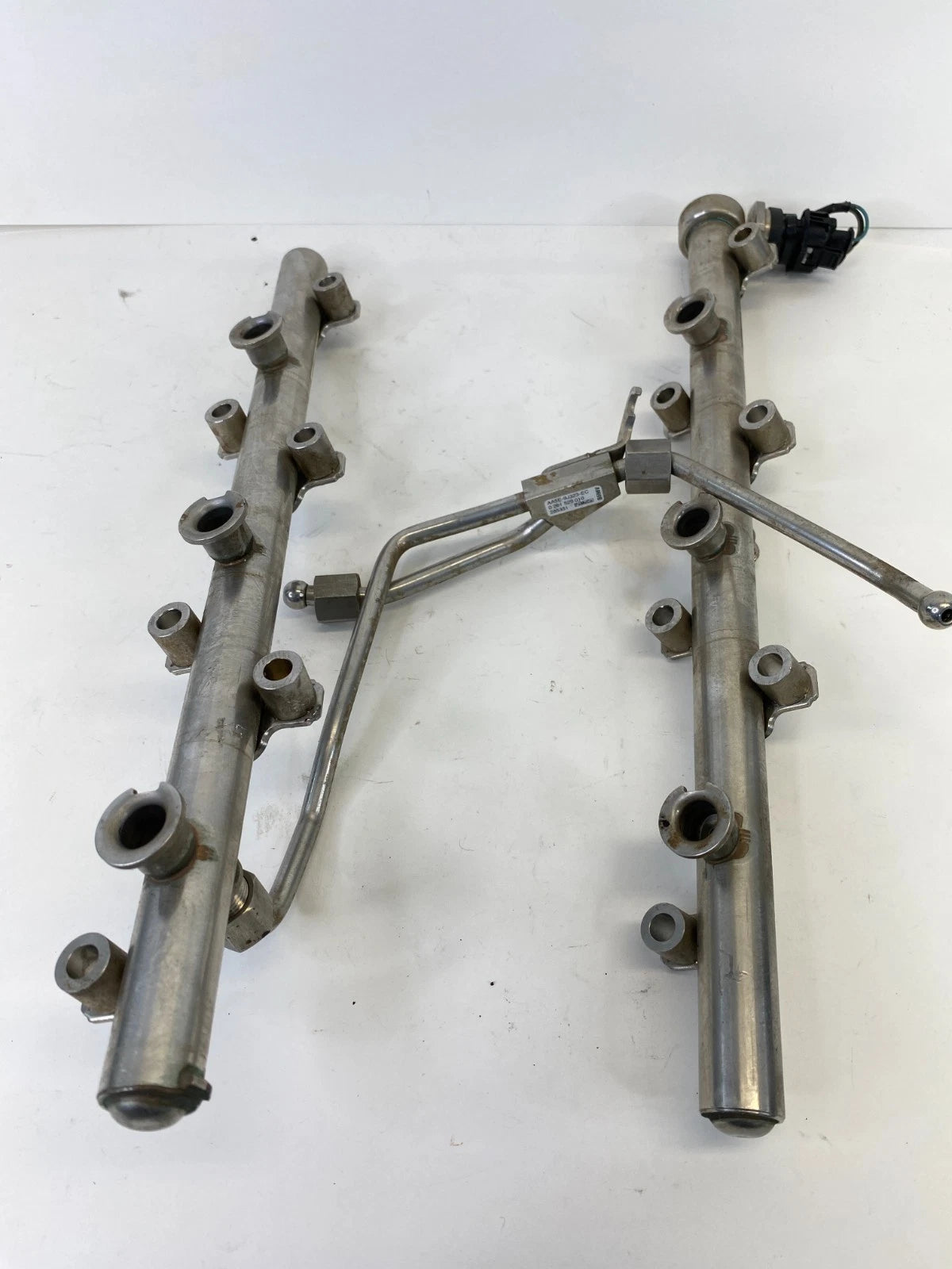 2016-2019 FORD EXPLORER INTERCEPTOR 3.5L V6 FUEL INJECTION RAIL ASSY OEM