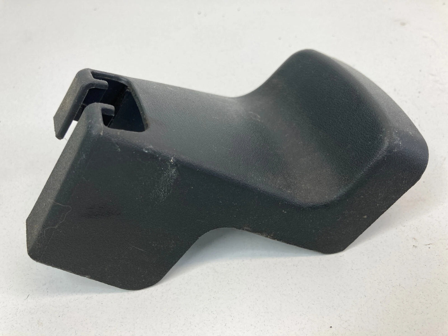 2000 2001 NISSAN ALTIMA FRONT LEFT SEAT TRACK END COVER CAP TRIM 87559-0Z803 OEM