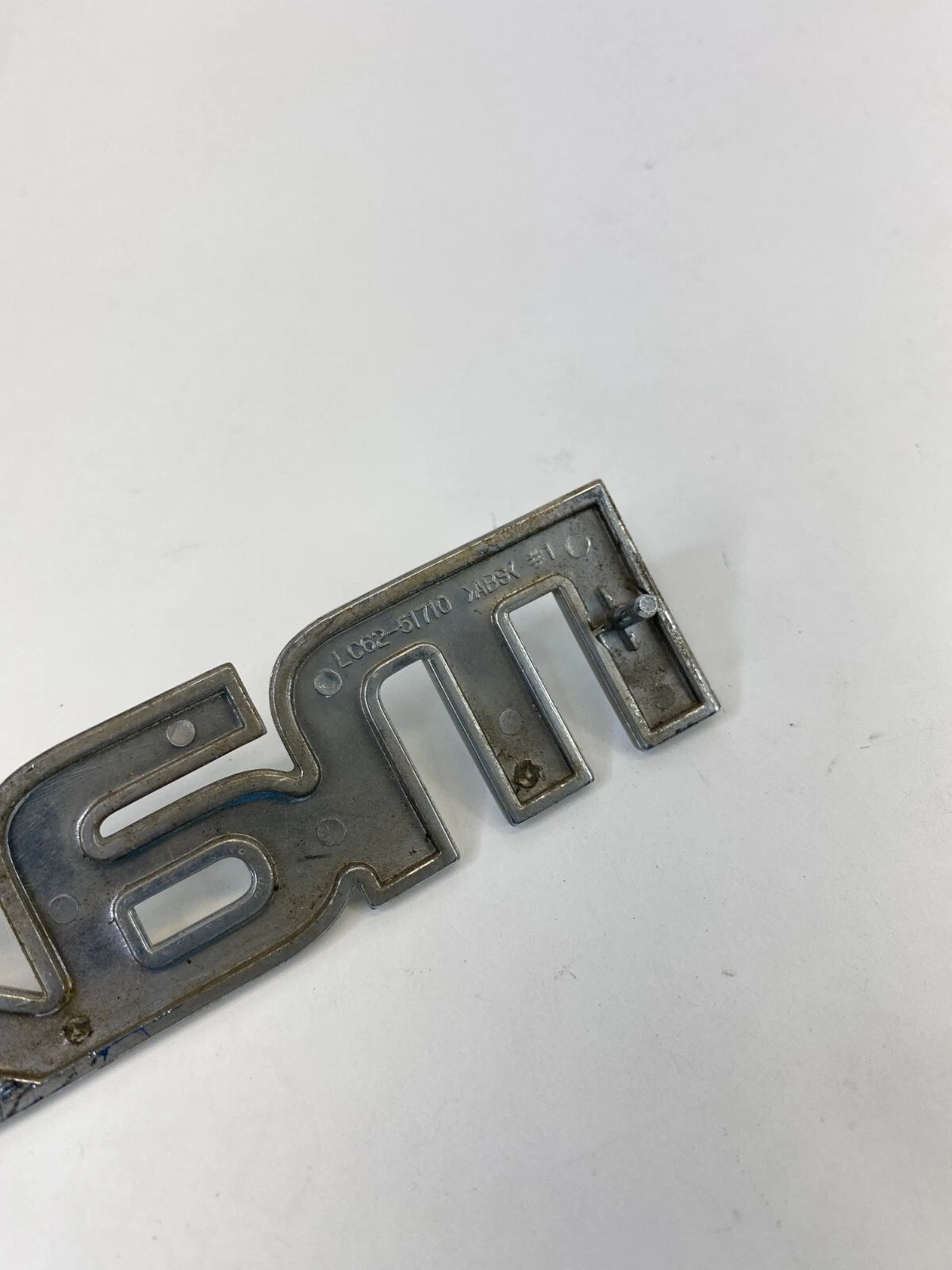 2000-2006 MAZDA MPV REAR TRUNK DECK LID NAME NAMEPLATE BADGE LOGO LC62-51710 OEM