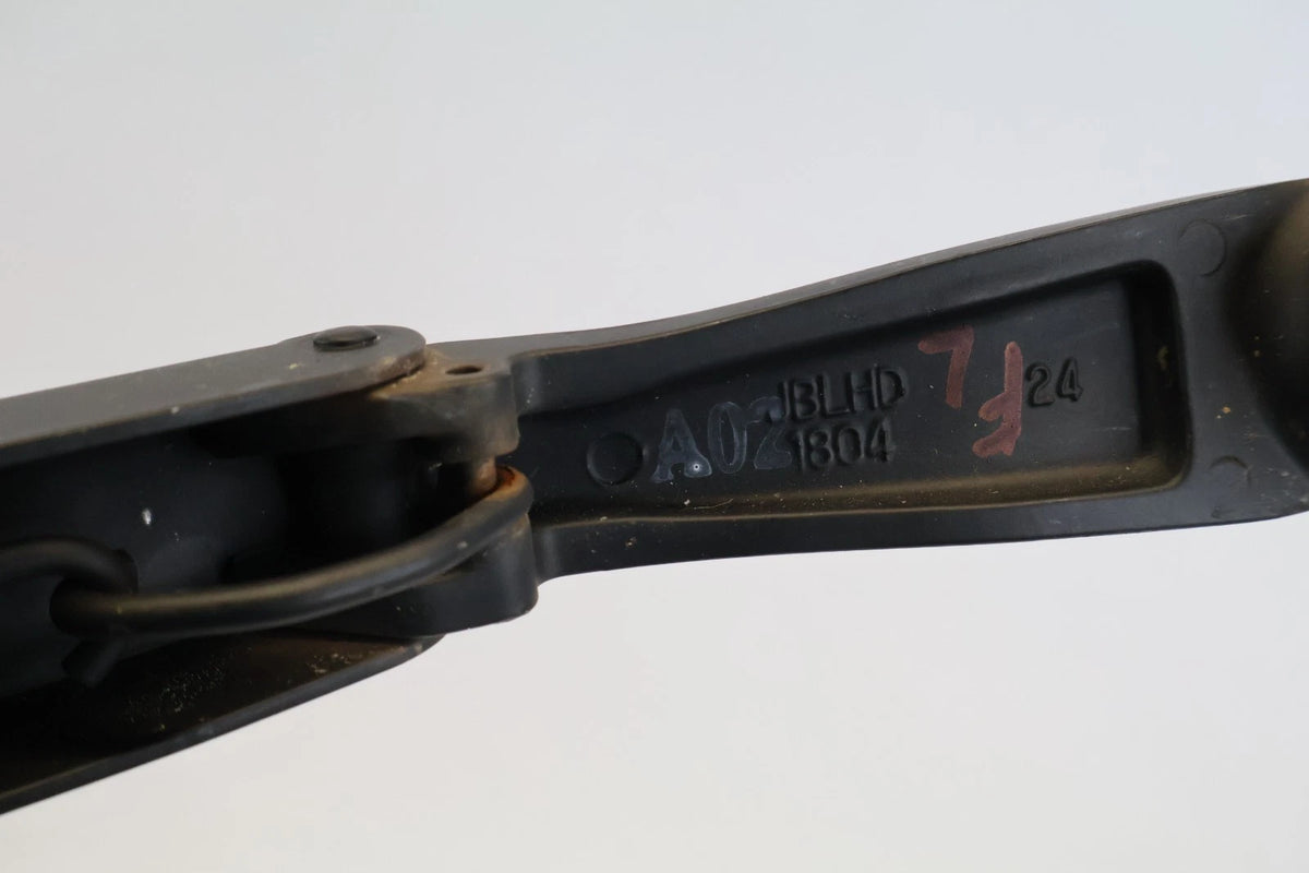2006-2011 HYUNDAI ACCENT FRONT WINDSHIELD WIPER ARM PAIR SET OEM