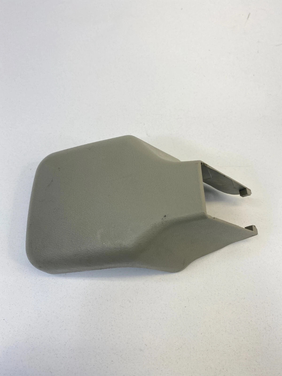 2001 2002 2003 INTINITI QX4 LEFT SIDE SEAT TRACK END COVER TRIM CAP PANEL OEM