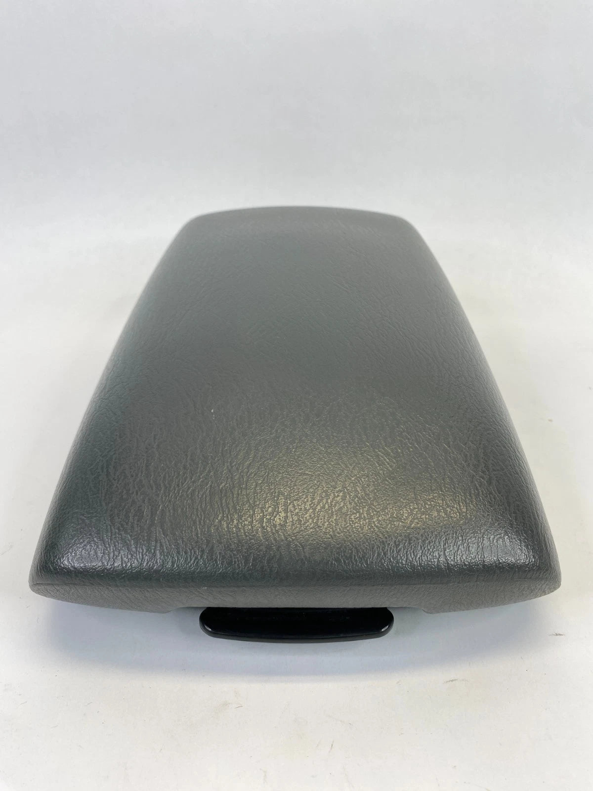 2002-2007 JEEP LIBERTY CENTER CONSOLE LID ARMREST ARM REST VINYL GRAY OEM