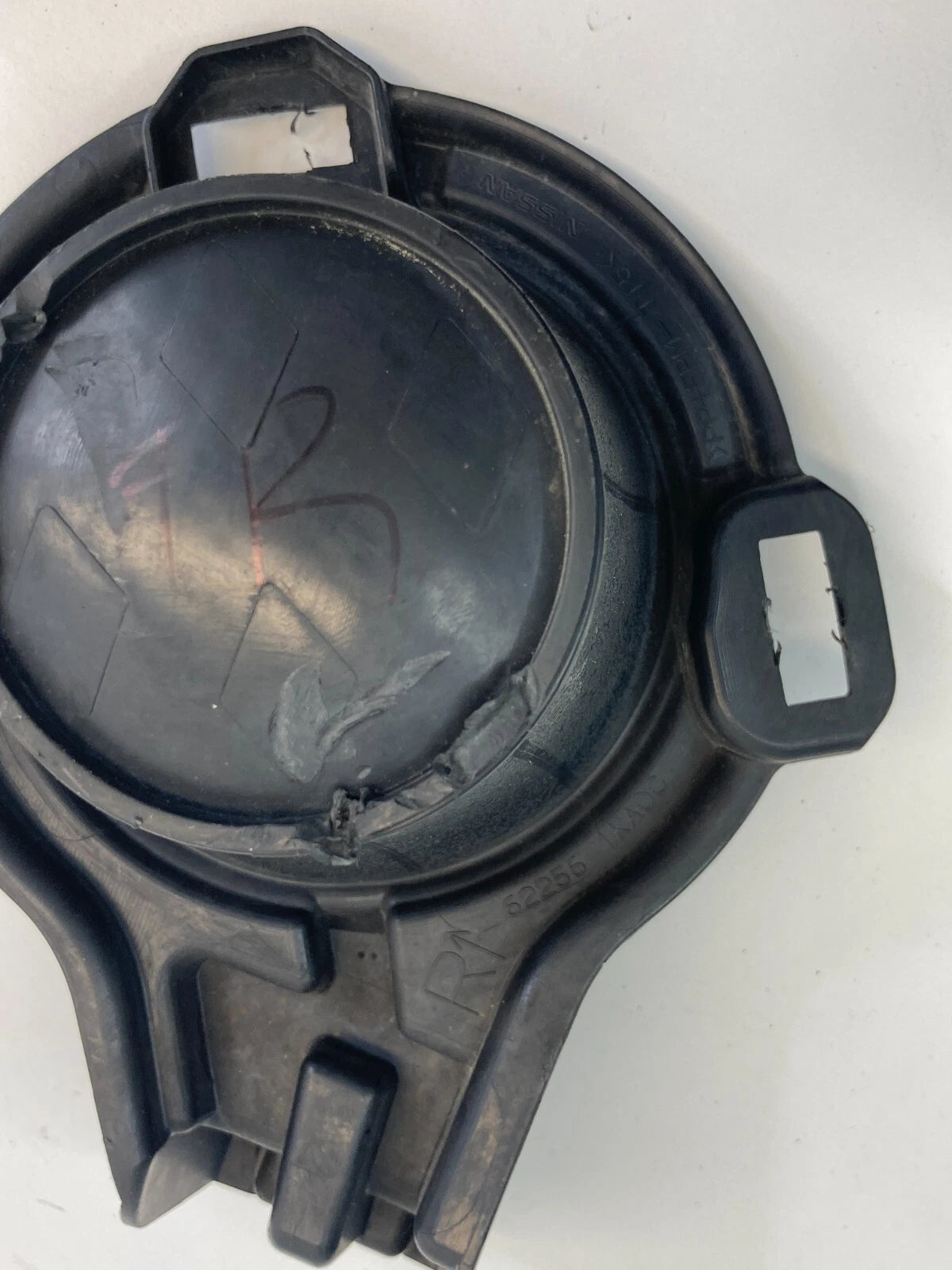 2011-2014 NISSAN JUKE FRONT BUMPER RIGHT SIDE FOG LIGHT BRACKET 62255-1KA0C OEM