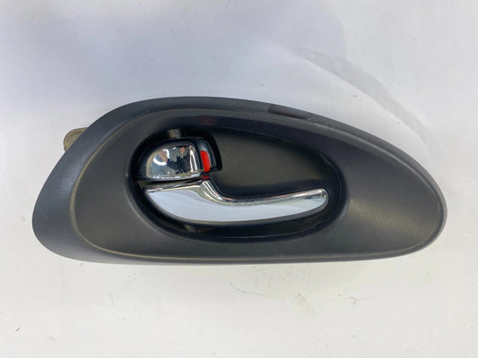 2002-2009 CHEVROLET TRAILBLAZER FRONT LEFT DRIVER INTERIOR DOOR HANDLE 15214501