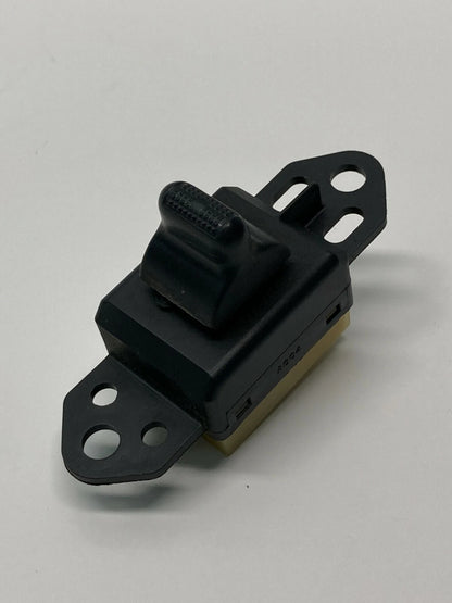 2001-2007 CHRYSLER TOWN & COUNTRY REAR RIGHT SIDE DOOR LOCK SWITCH 04685727AB