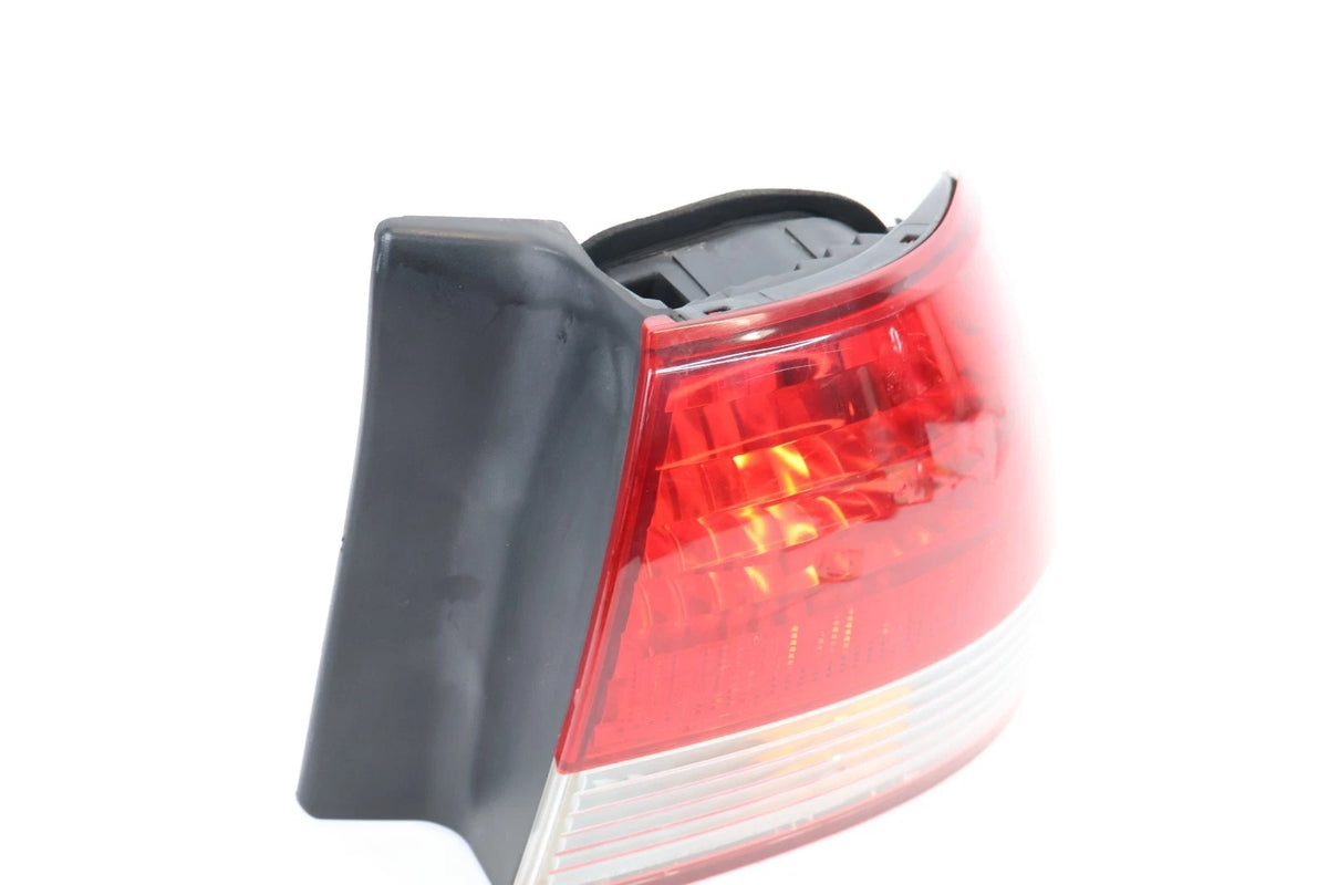 01 02 HONDA ACCORD SEDAN PASSENGER RIGHT TAILLIGHT QUARTER PANEL TAIL LIGHT OEM