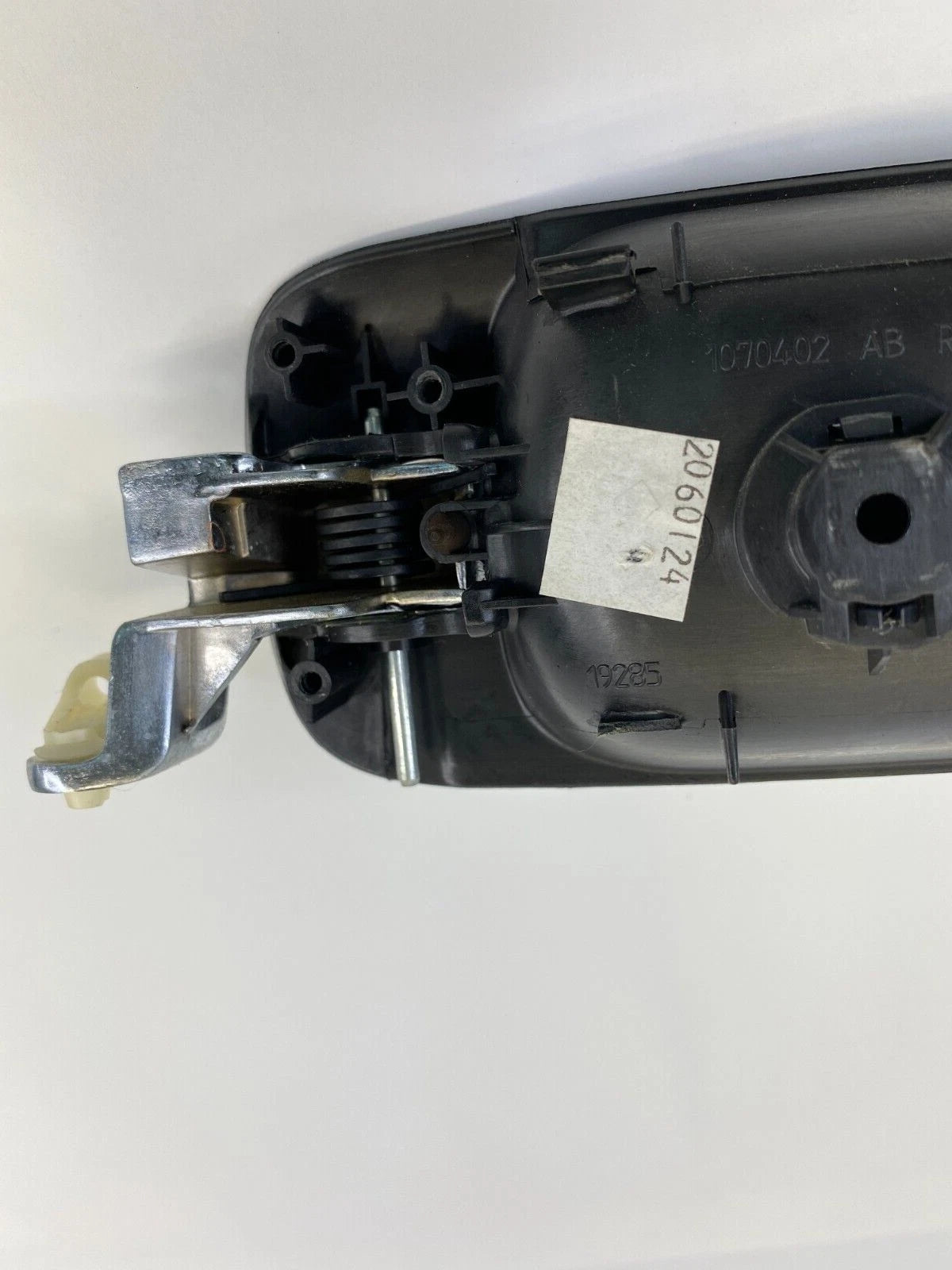 2005-2007 CHRYSLER 300 REAR RIGHT BACK SIDE DOOR INTERIOR DOOR HANDLE 1070402