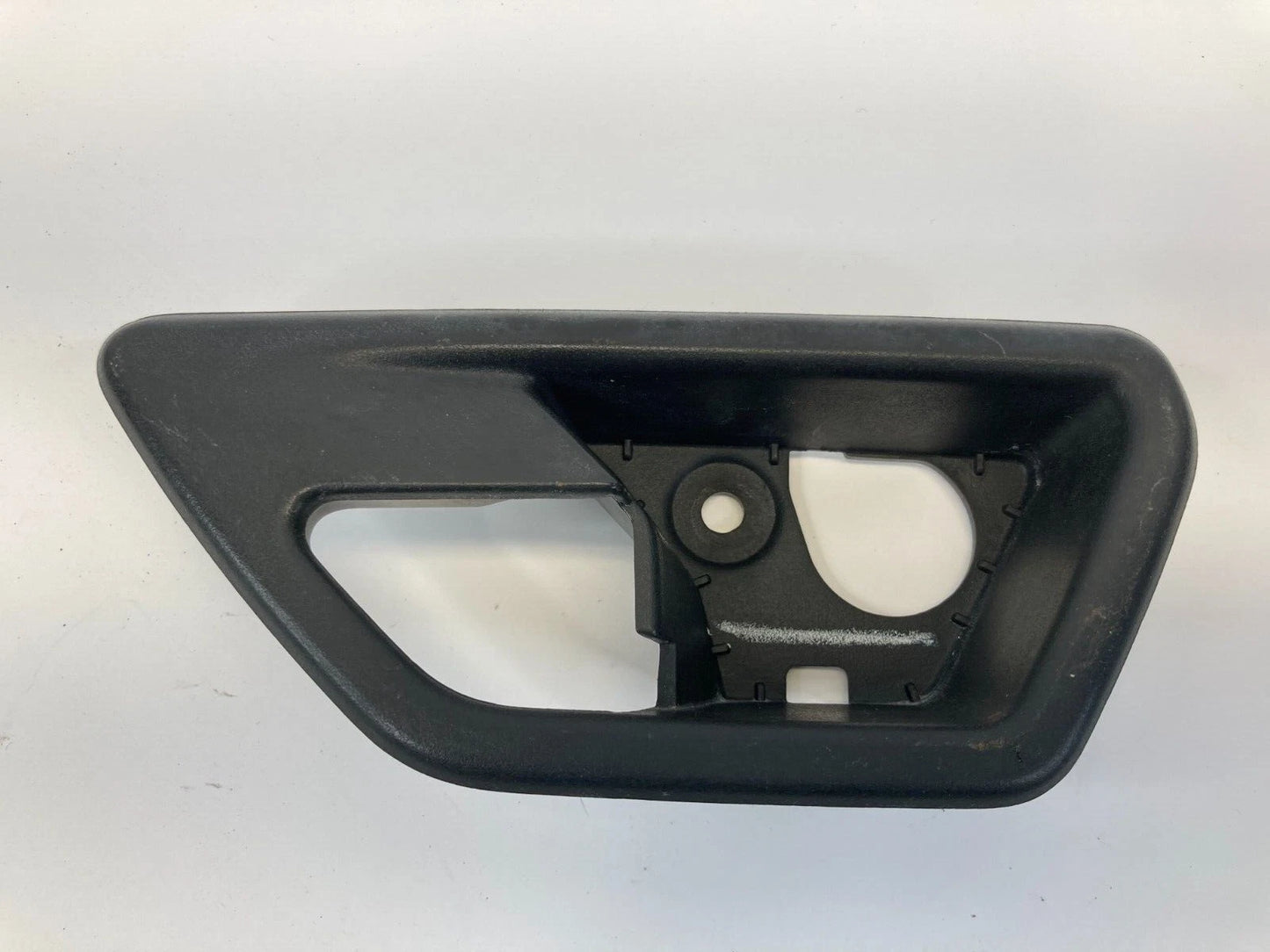 2009 2010 DODGE JOURNEY FRONT LEFT INTERIOR DOOR HANDLE BEZEL 100000257 OEM