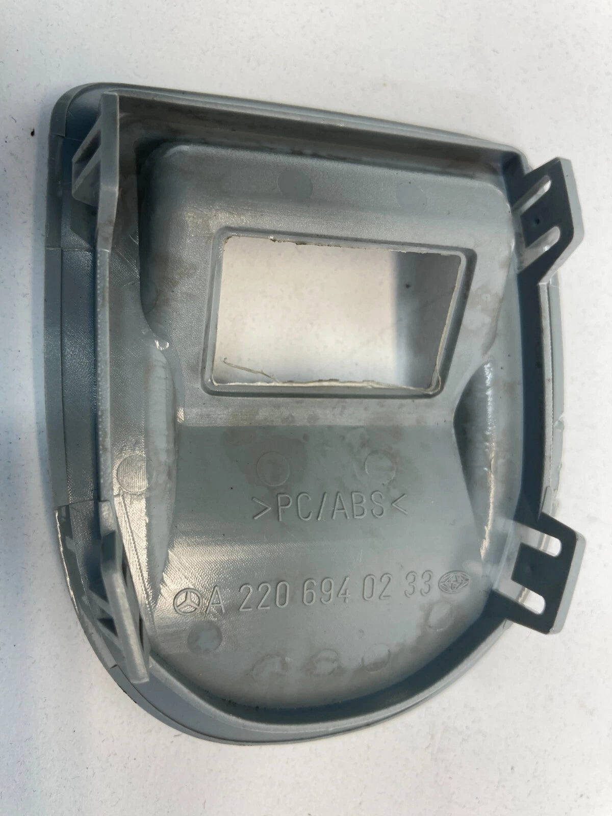 00-06 MERCEDES-BENZ S500 REAR SEAT CHILD ANCHOR HOOK COVER TRIM A2206940233 OEM