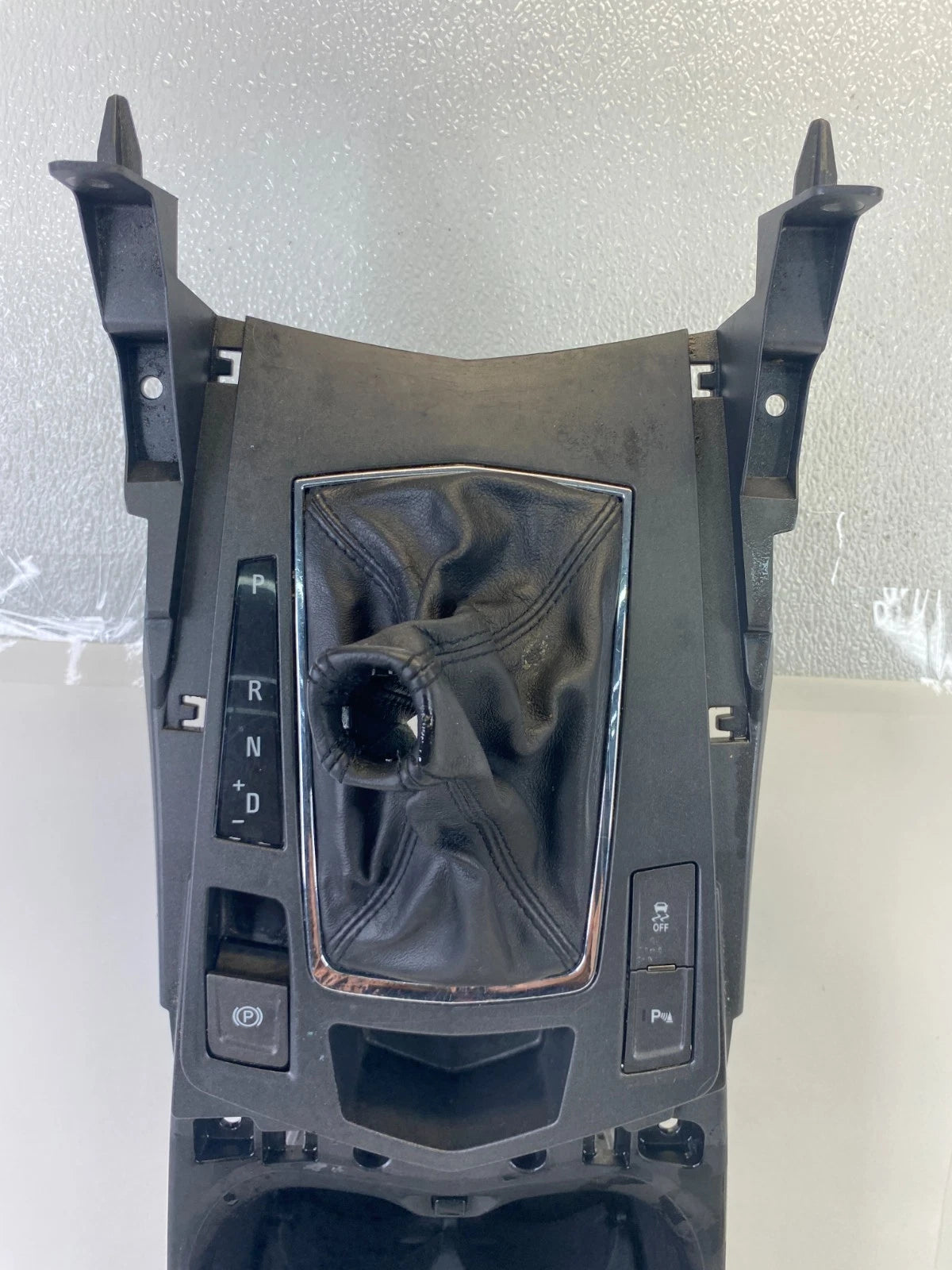 10-12 CADILLAC SRX CENTER CONSOLE UPPER TRIM SHIFTER BOOT BEZEL & CUP HOLDER OEM