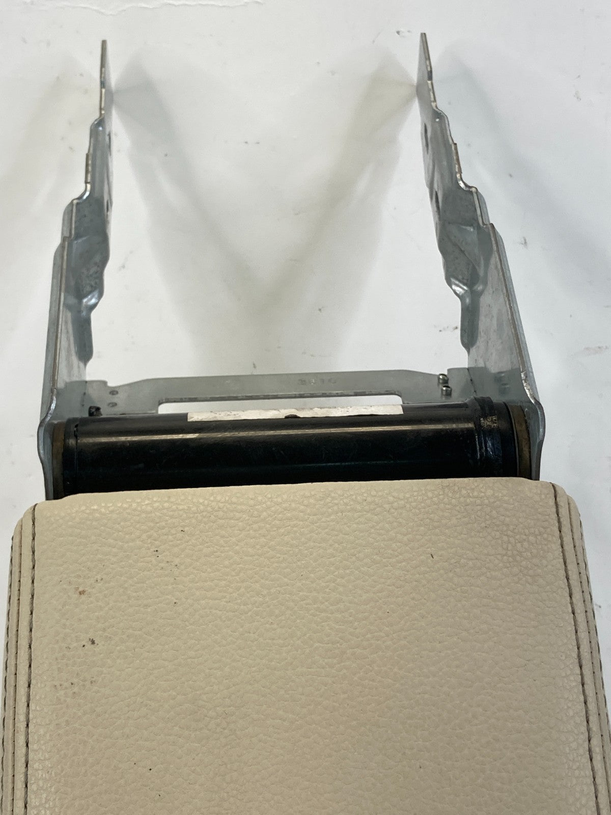 09-17 Volkswagen CC 06-10 Passat Center Console Lid Armrest Arm Rest Cover OEM