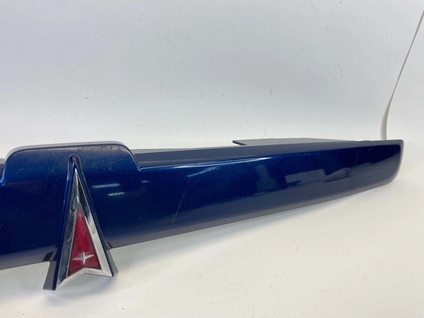 2008 PONTIAC TORRENT REAR TRUNK MOLDING GARNISH EMBLEM HANDLE 15820144 OEM