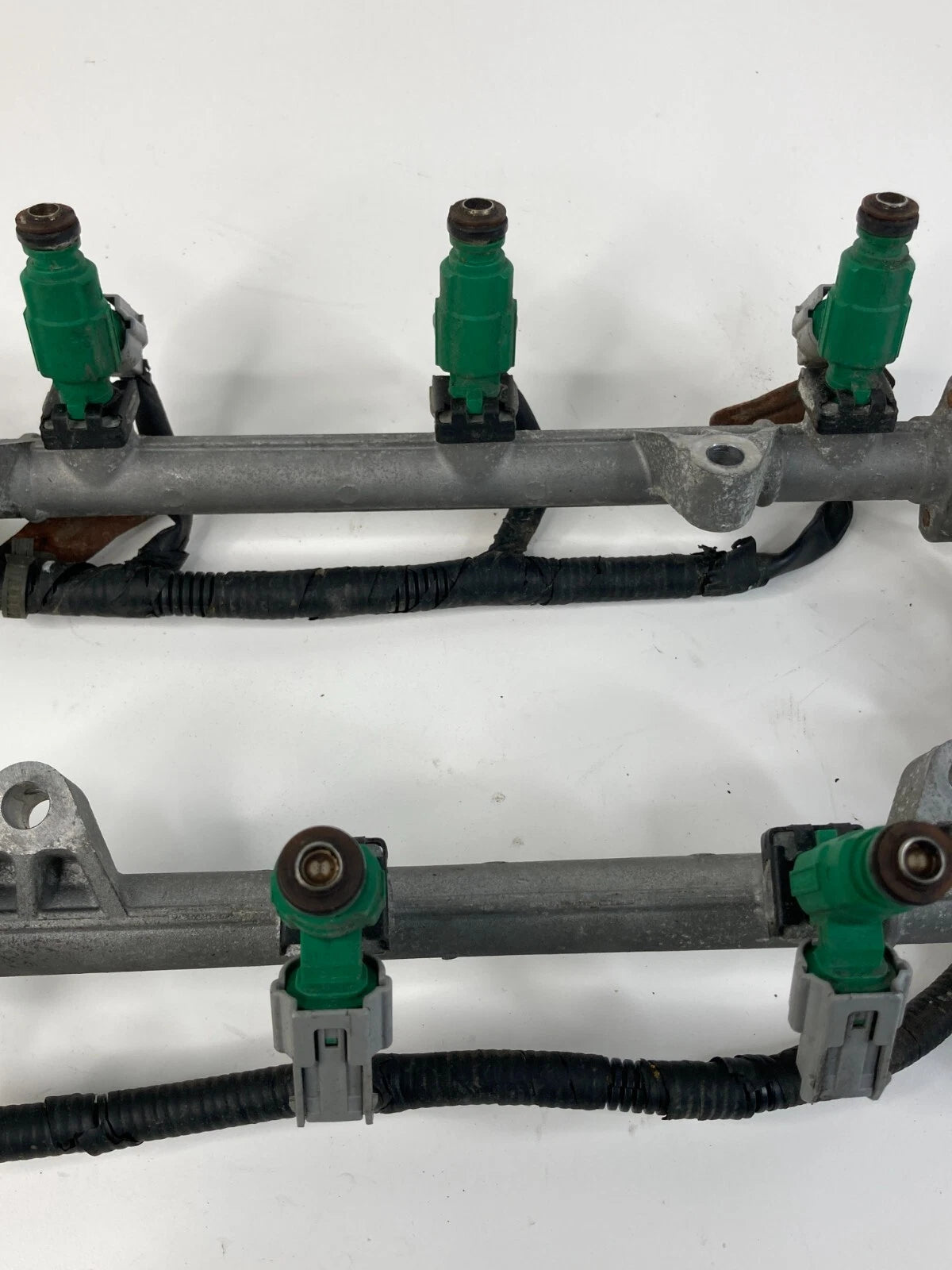 2002-2005 HYUNDAI SONATA 2.7L V6 FUEL INJECTORS WITH DELIVERY RAIL SET OEM