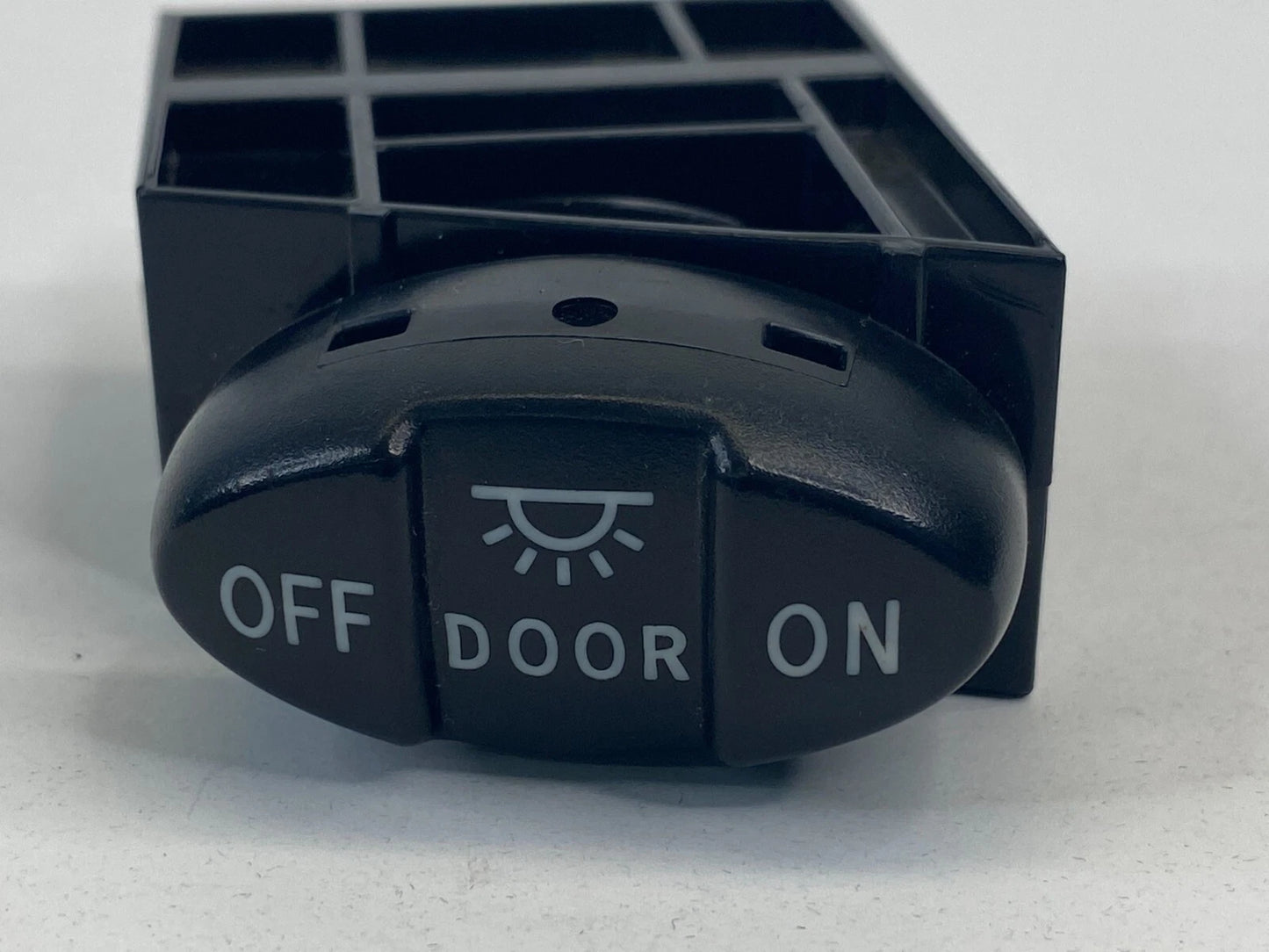 2004-2010 TOYOTA SIENNA INTERIOR DOME LIGHT DOOR LAMP CONTROL SWITCH BUTTON OEM