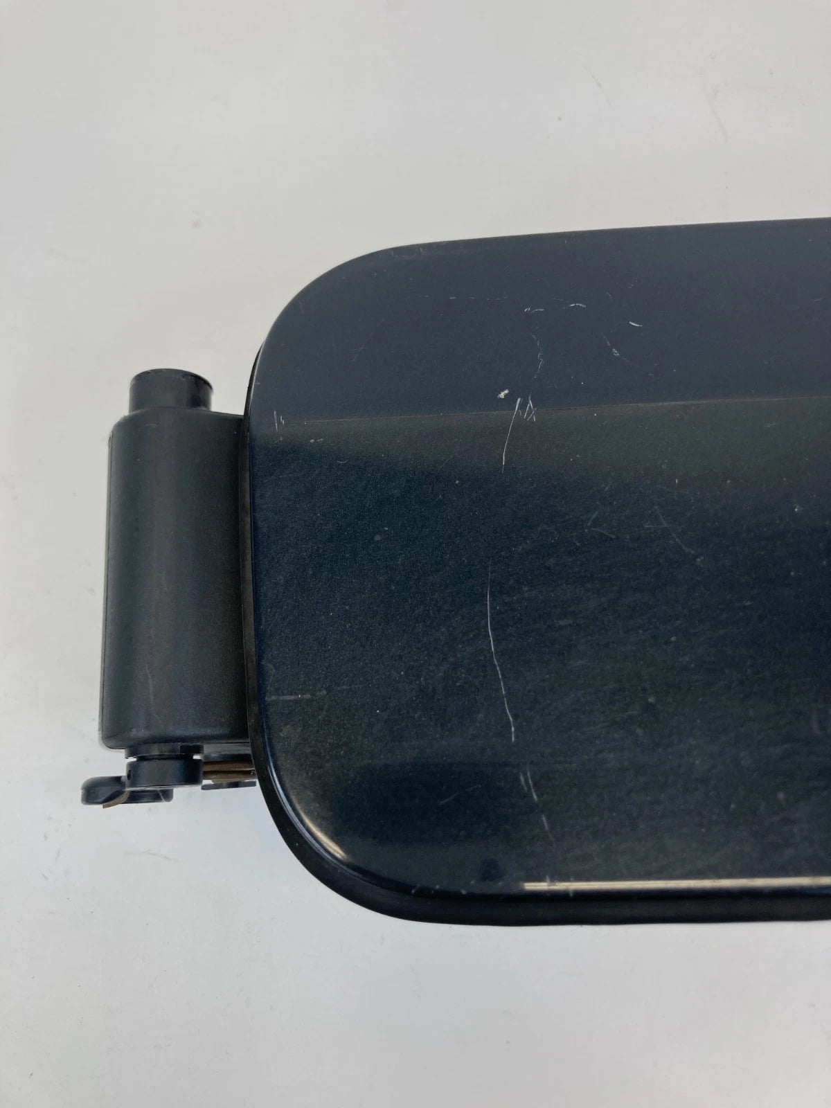 2004-2007 BMW 525I SEDAN FUEL GAS TANK DOOR FILLER LID COVER OEM 7183712