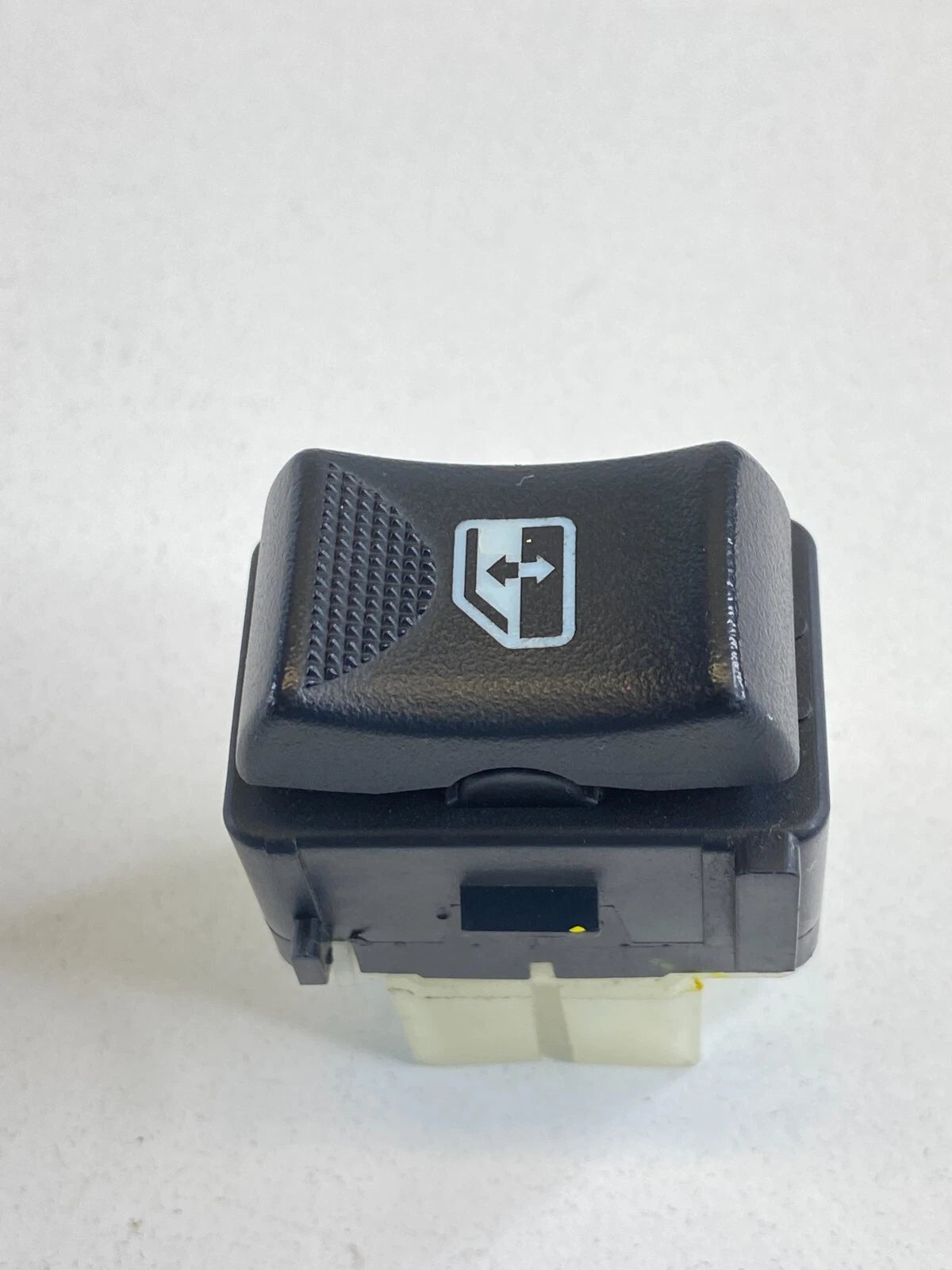 2000-2005 CHEVROLET IMPALA REAR RIGHT SIDE DOOR WINDOW CONTROL SWITCH 19283836