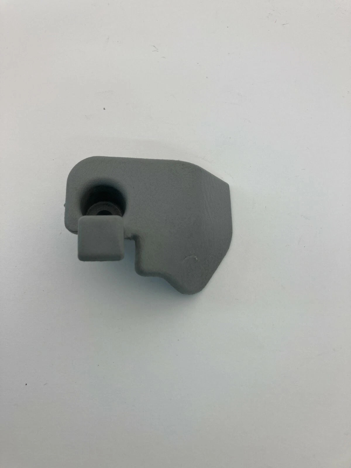 2004 04 SUZUKI VITARA TRUNK RIGHT PASSENGER HOOK HANGER CLIP TRIM OEM