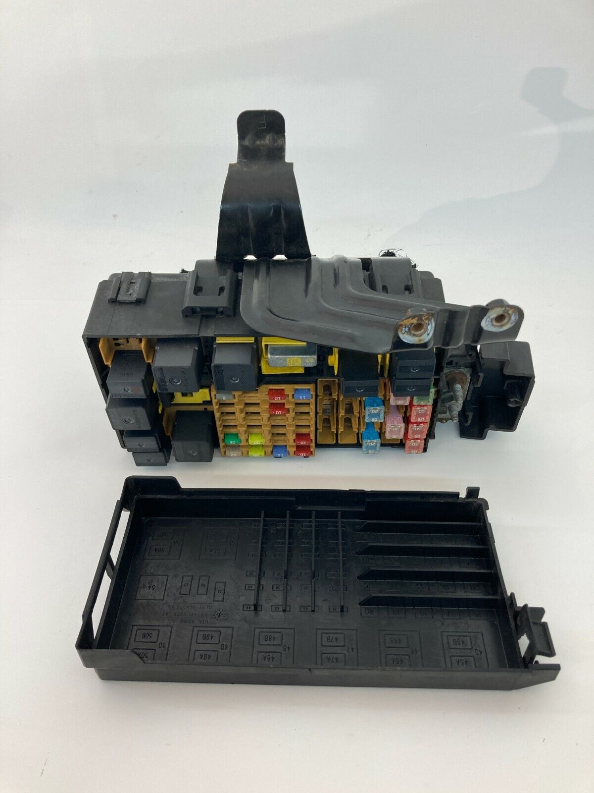 2003 Ford Explorer Sport 2 DR 4.0L V6 Under Hood Engine Fuse Box Junction Block