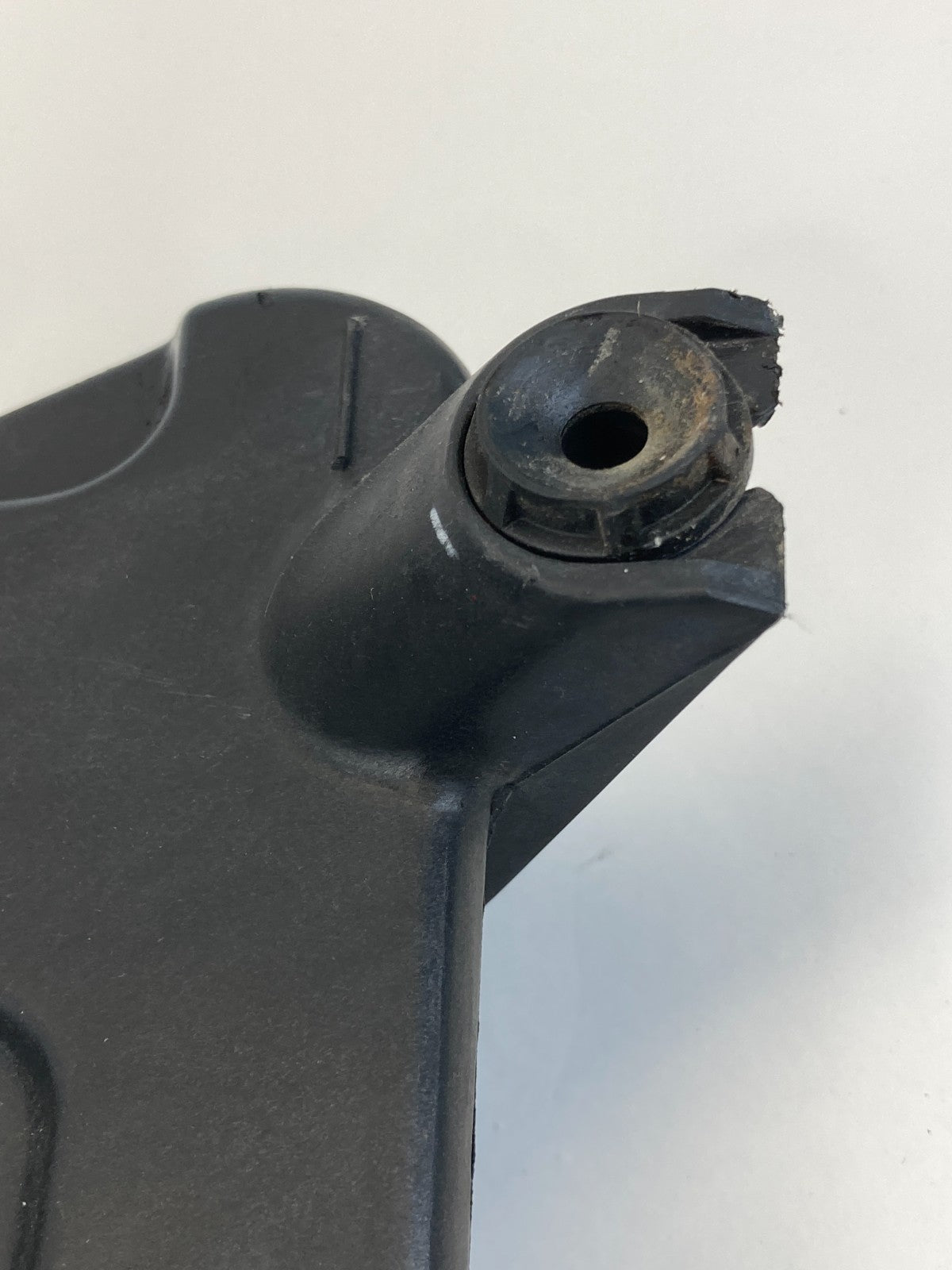 12 13 14 15 16 Chrysler Town & Country Air Intake Cleaner Resonator 4861731AC