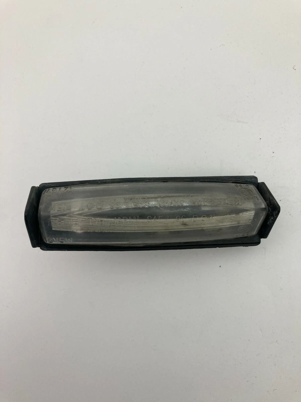 1998-2005 LEXUS GS300 SEDAN RIGHT SIDE TRUNK LICENSE PLATE LIGHT LAMP OEM