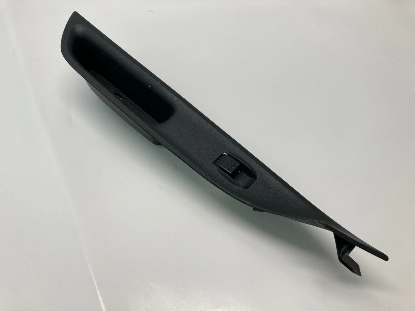 03-05 MAZDA 6 FRONT RIGHT PASSENGER SIDE DOOR POWER WINDOW SWITCH GK2E-684L1 OEM