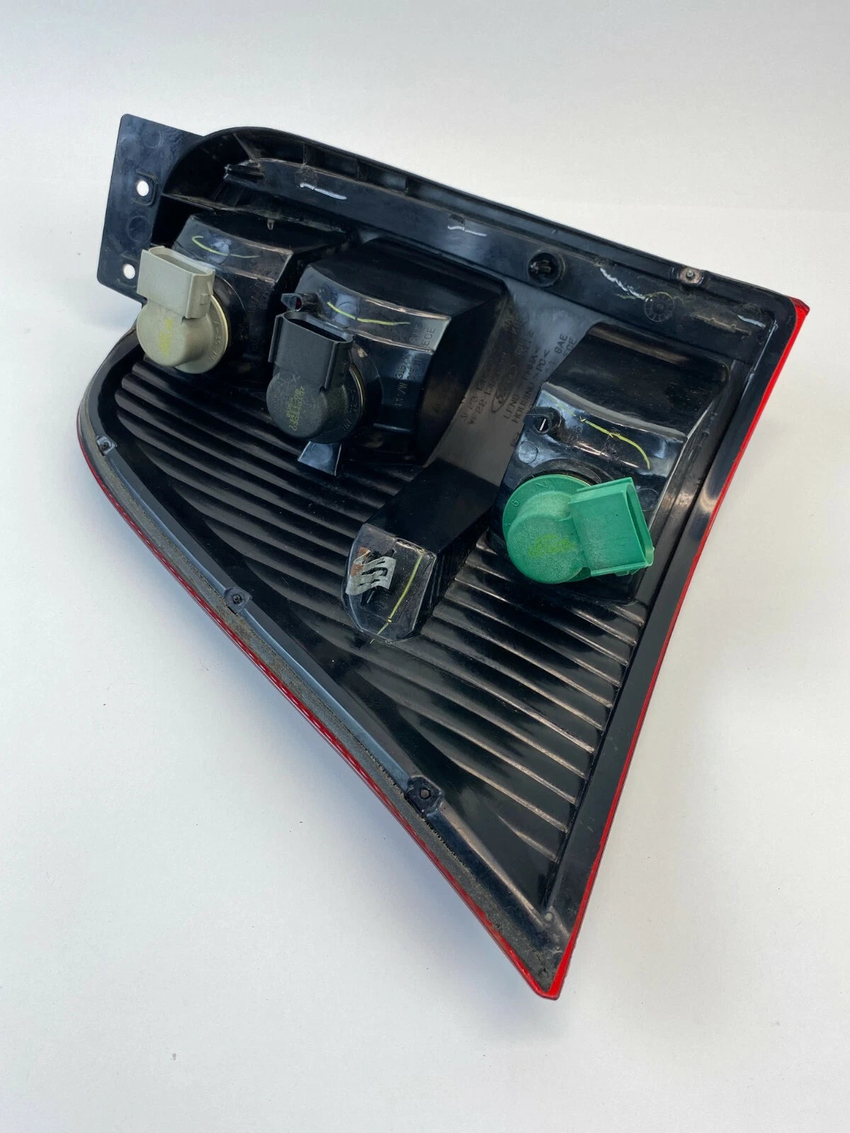 1999-2003 FORD WINDSTAR REAR RIGHT SIDE TAILLIGHT TAIL LAMP YF22-13B504-B OEM