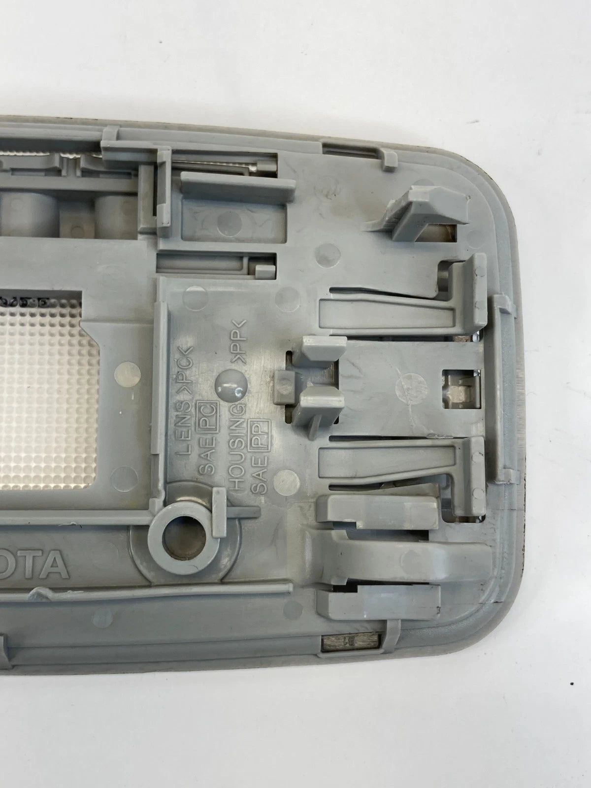 2009-2013 TOYOTA MATRIX REAR OVERHEAD CONSOLE DOME LIGHT MAP LAMP OEM