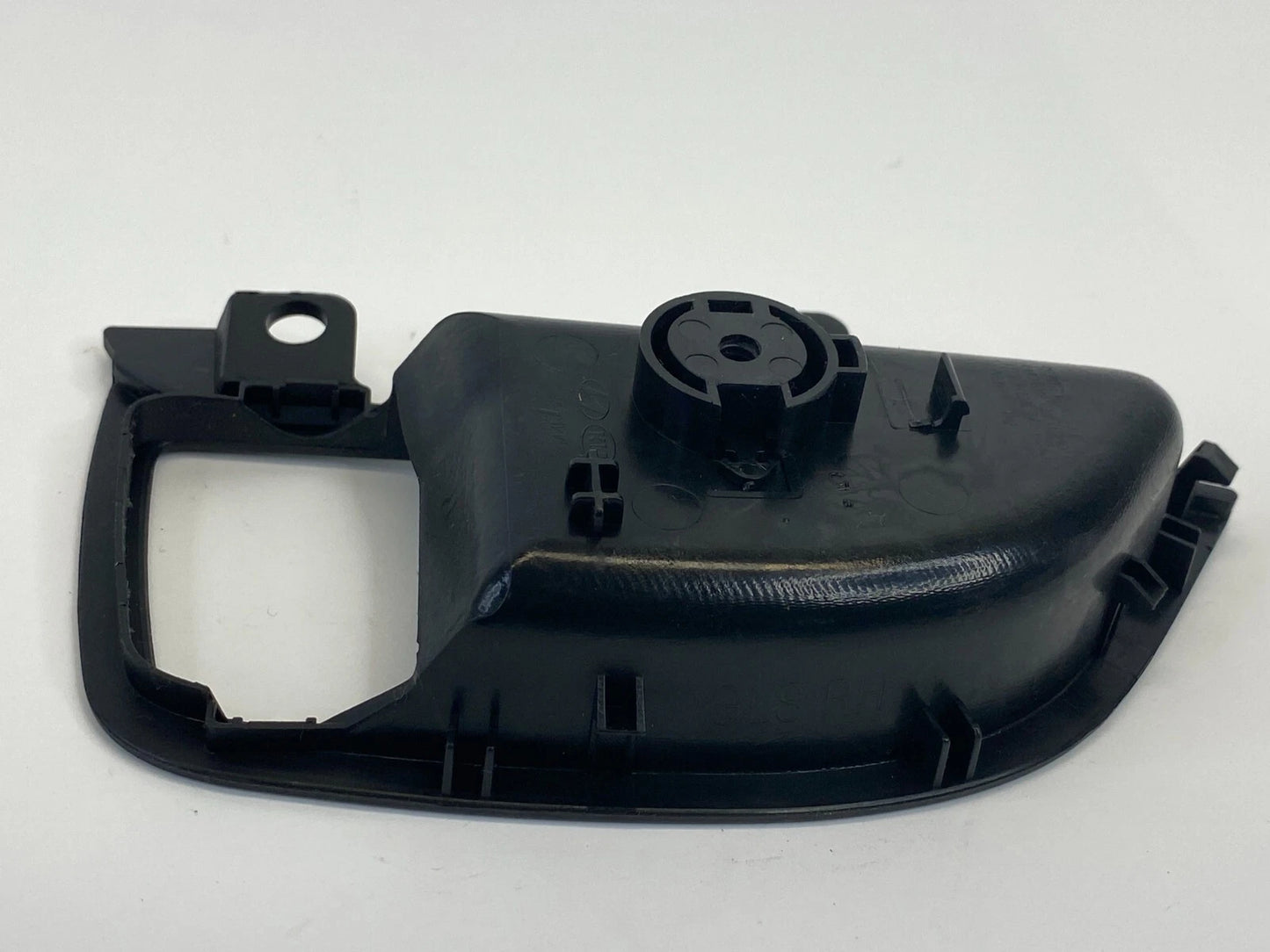 2011-2016 HYUNDAI ELANTRA REAR RIGHT SIDE INSIDE DOOR HANDLE BEZEL 83621-MD100