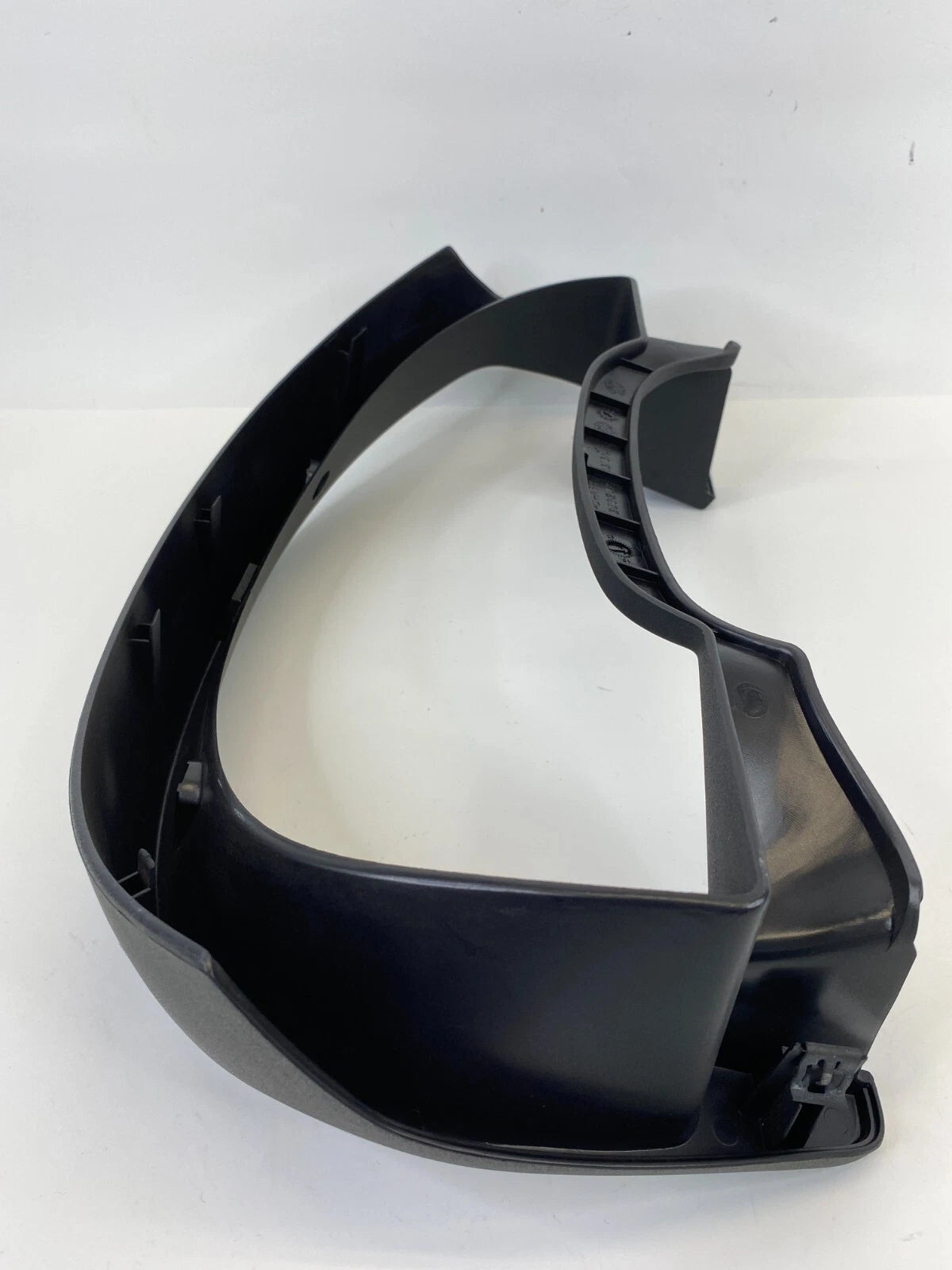 06 07 SATURN VUE DASH INSTRUMENT SPEEDOMETER CLUSTER TRIM COVER BEZEL 10356212