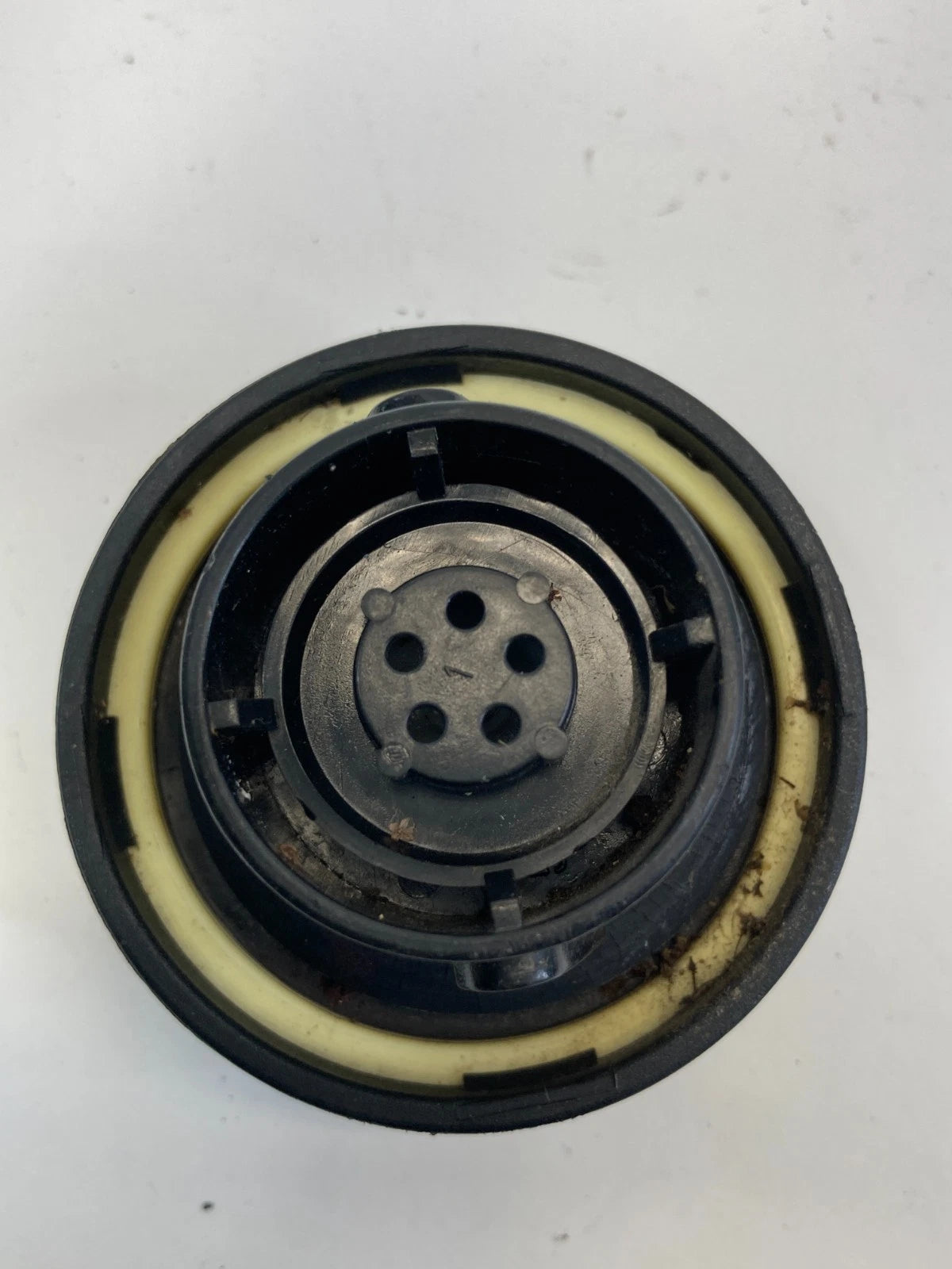 2009-2011 CADILLAC STS LOCKING GAS TANK FUEL FILLER CAP LIDS PLUGS LOCK UNIT OEM