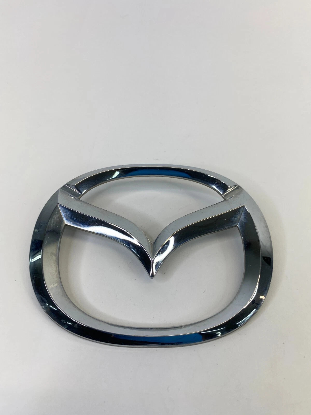 2000-2006 MAZDA MPV REAR TRUNK LOGO EMBLEM BADGE LC62-51-730 OEM