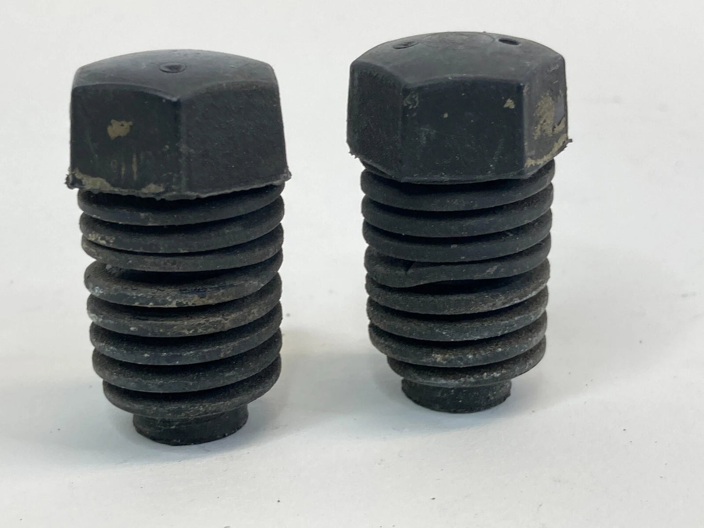 2005-2010 PONTIAC G6 FR HOOD STOP BUMPER CUSHION SUPPORT ADJUSTER PLUG PAIR OEM