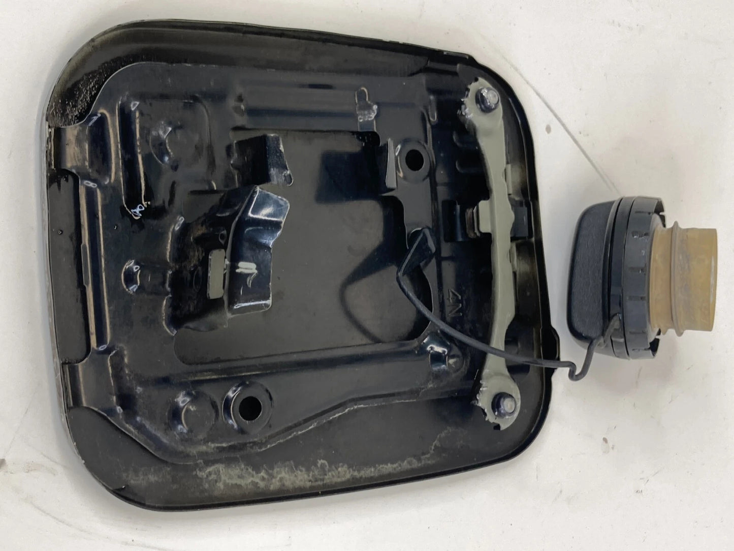 2007-2011 TOYOTA CAMRY FUEL FILLER DOOR GAS TANK LID FLAP COVER WITH GAS CAP OEM