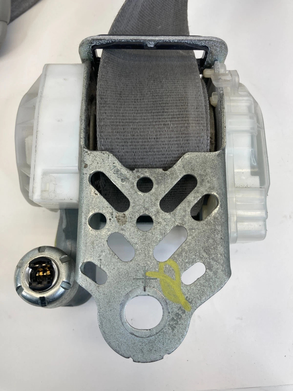 2004-2008 TOYOTA COROLLA FRONT RIGHT PASSENGER SIDE SEAT BELT RETRACTOR RH OEM